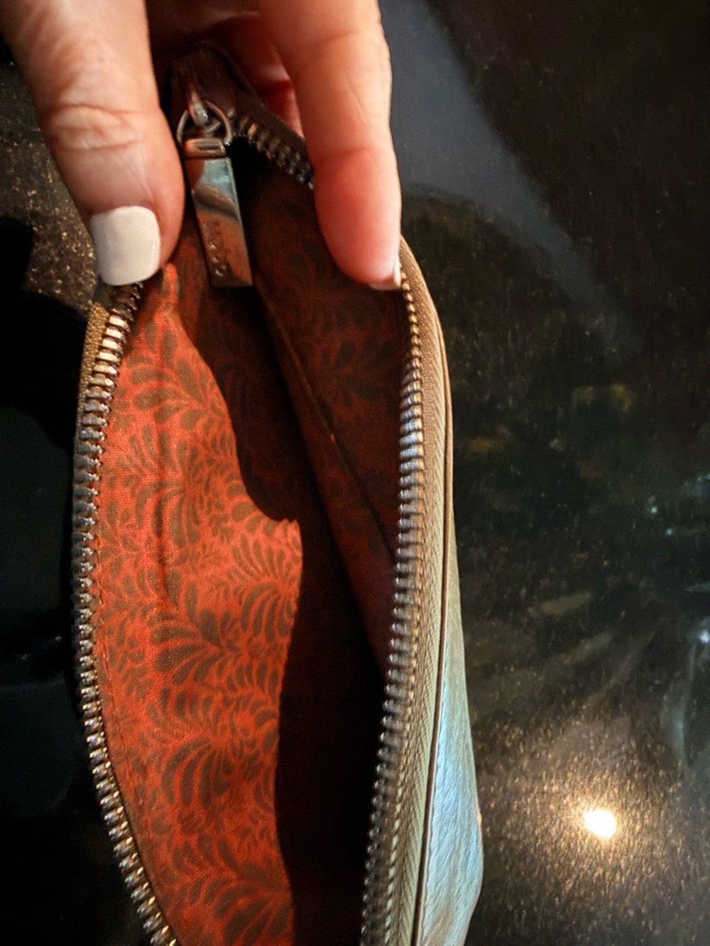 HOBO Millie Clutch in green/gray - Picture 5 of 8